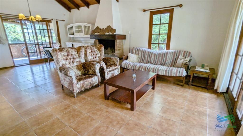 Venta de casa 3 dormitorios en barrio cantegril