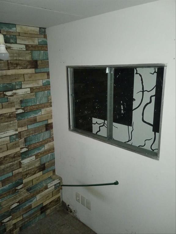 Alquiler de local de 266 m2 en Lezica.