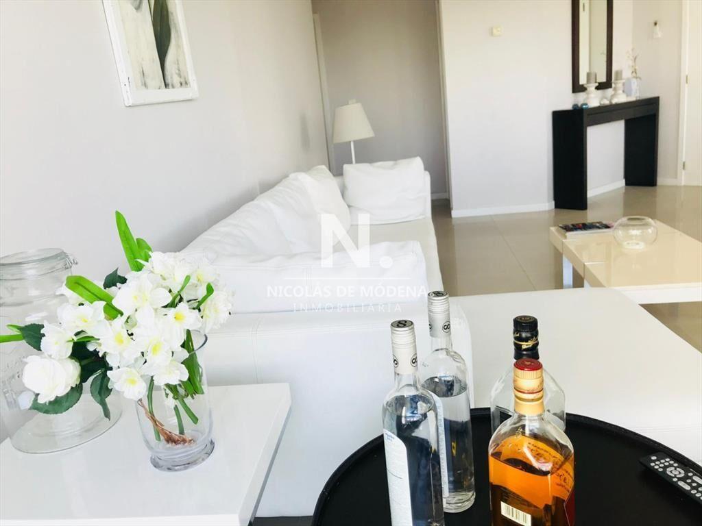Vende apartamento de 3 dormitorios a metros del
