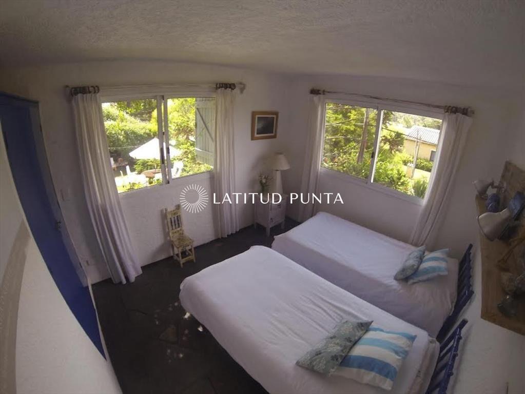 Casa 5 dormitorios próximo al mar. La Barra