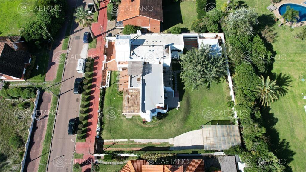 Chalet en venta con vista al mar en casco de la