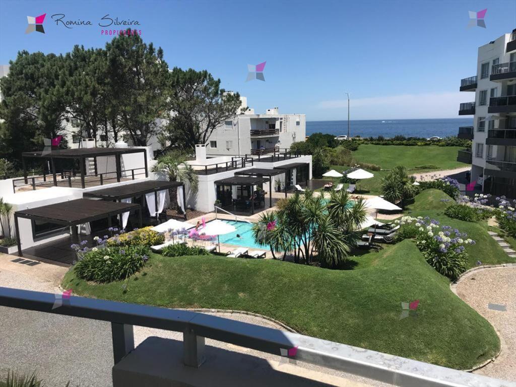 VENTA DE APARTAMENTO DE 3 DORMITORIOS EN PINARES