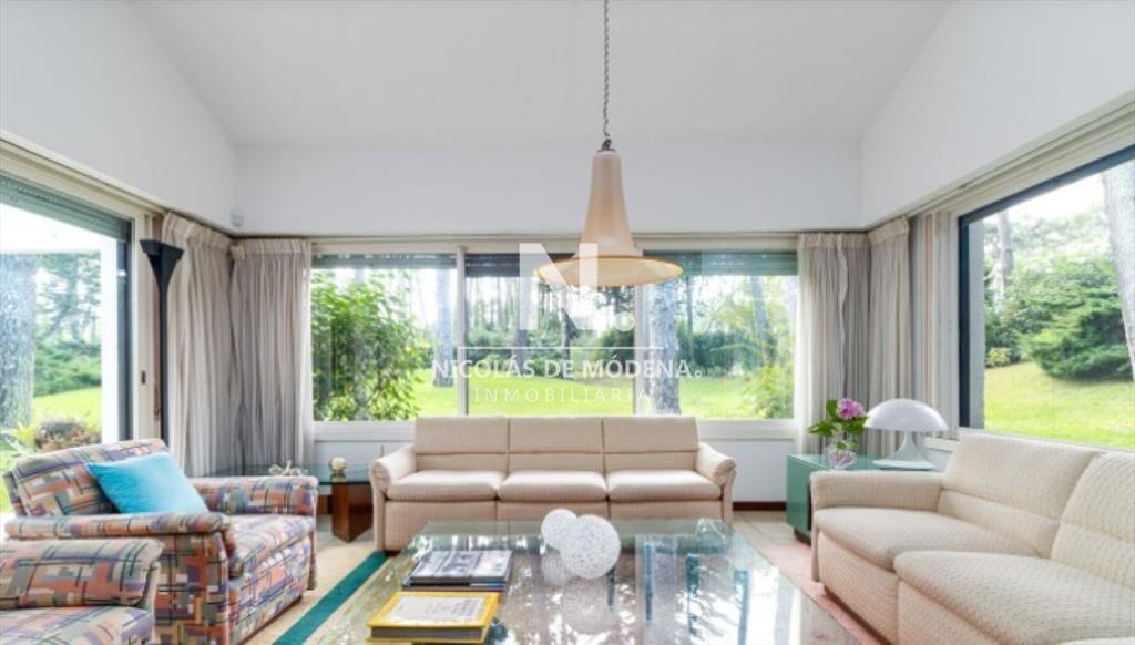 OPORTUNIDAD. VENDE CASA CON GRAN METRAJE EN SAN