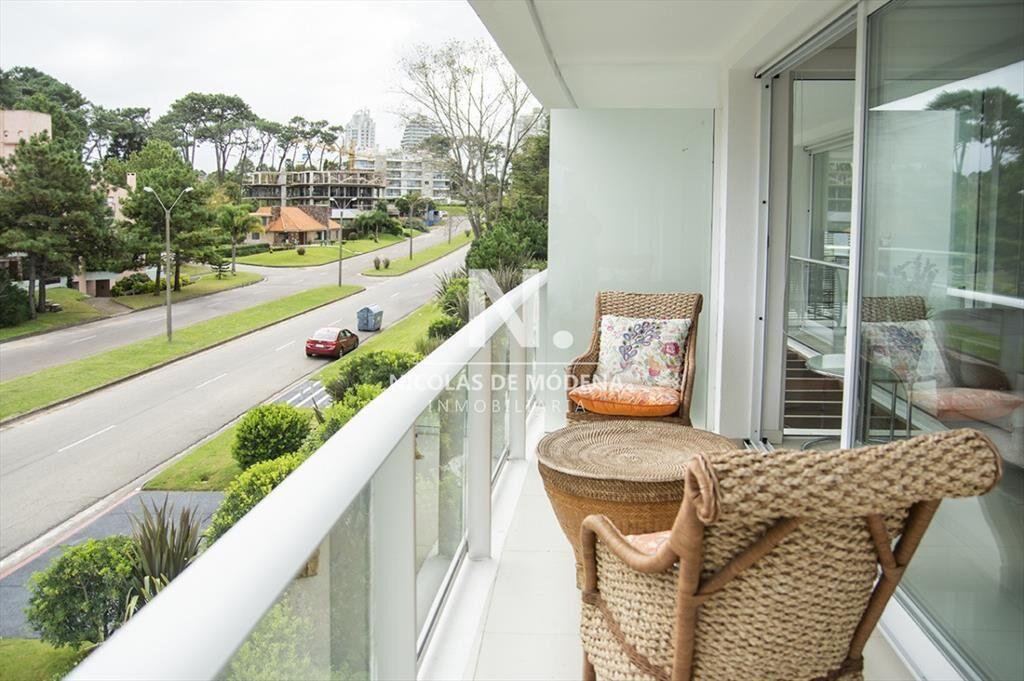 Departamento de 1 dormitorio en playa Mansa. DEL