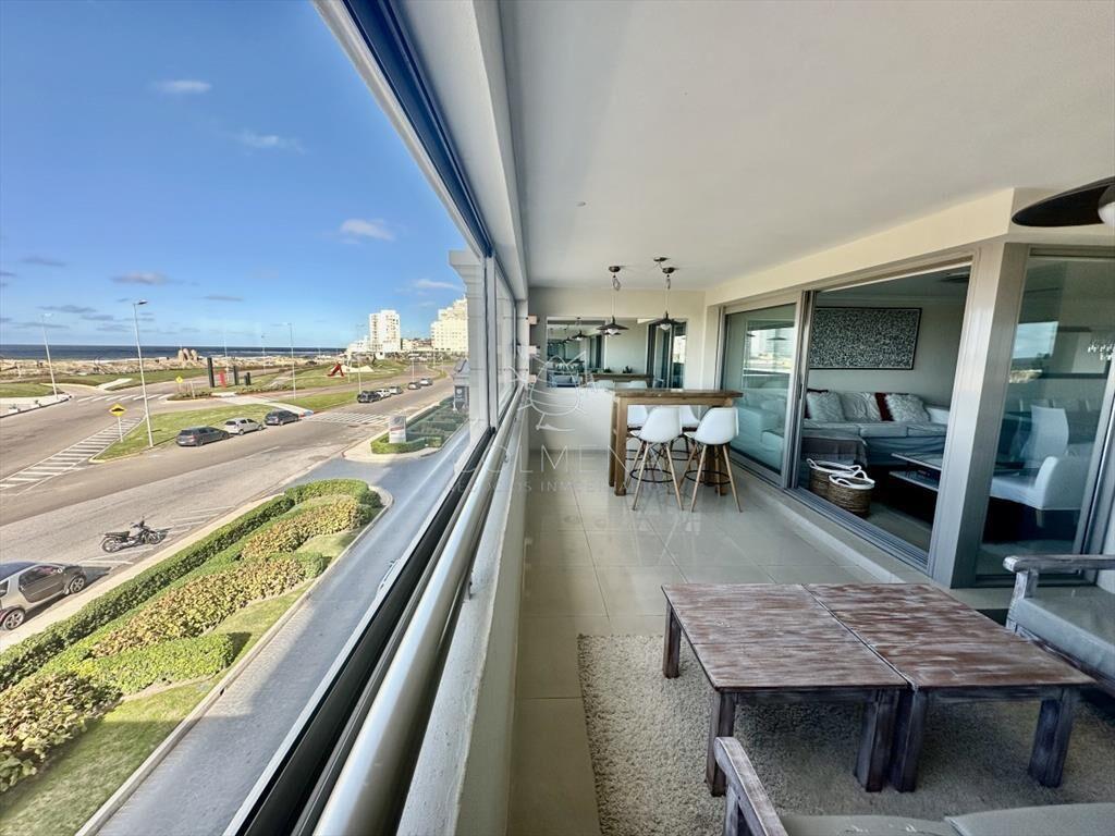 Excelente apartamento en torre de primera