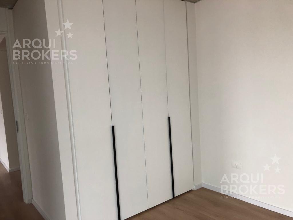 Apartamento penthouse dúplex de 3 dormitorios en venta en C