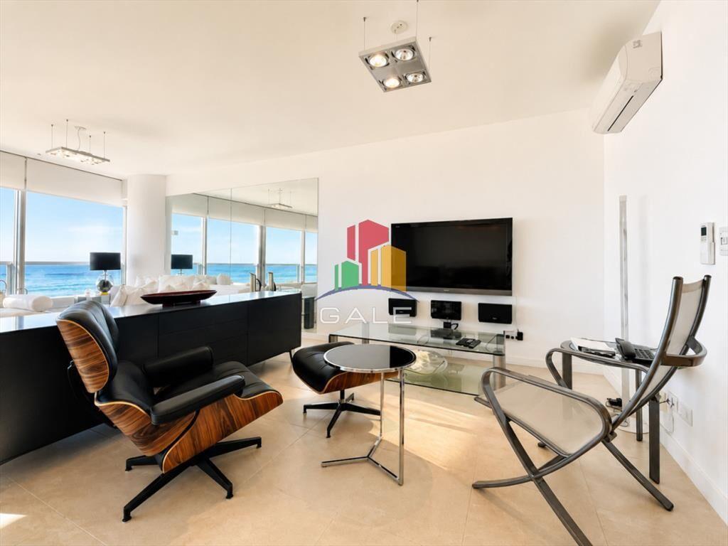 Venta y alquiler de departamento esquinero de tres dormitor