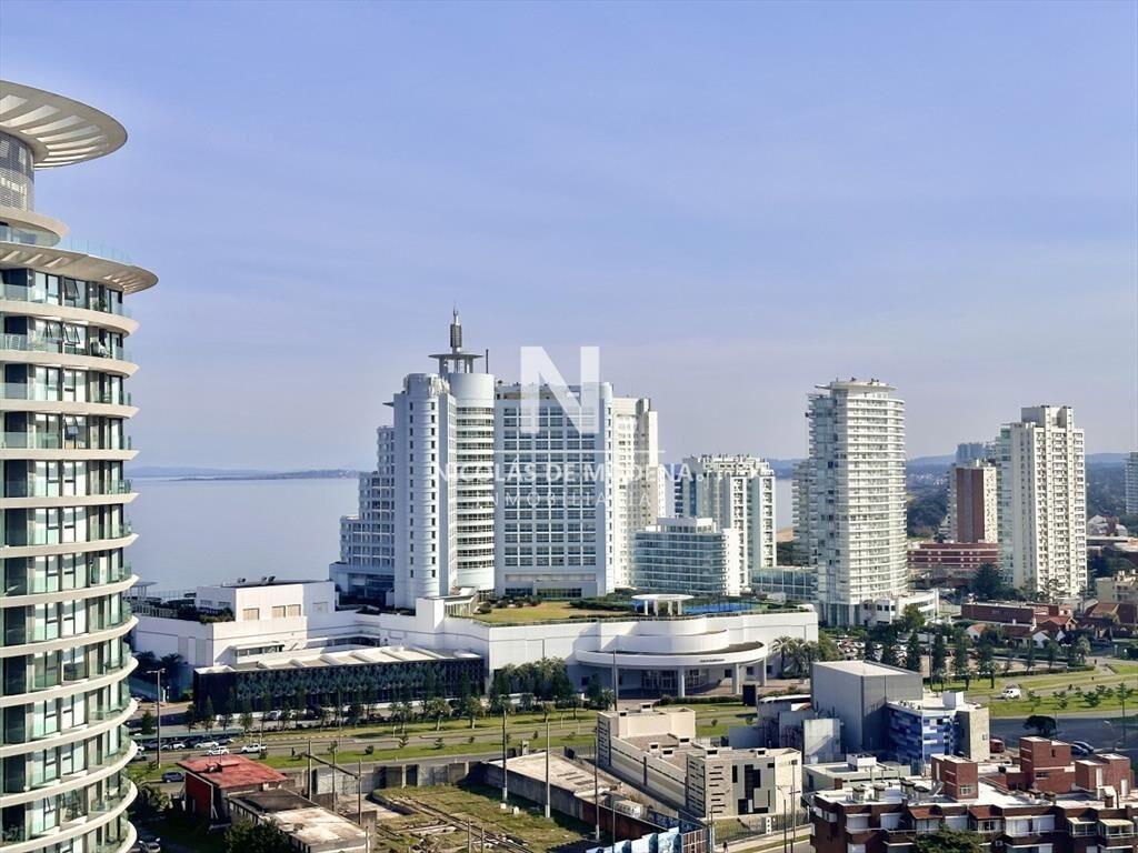 Vende apartamento de 3 dormitorios en Brava- del