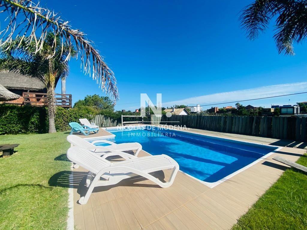 Casa en Alquiler a media cuadra de la playa