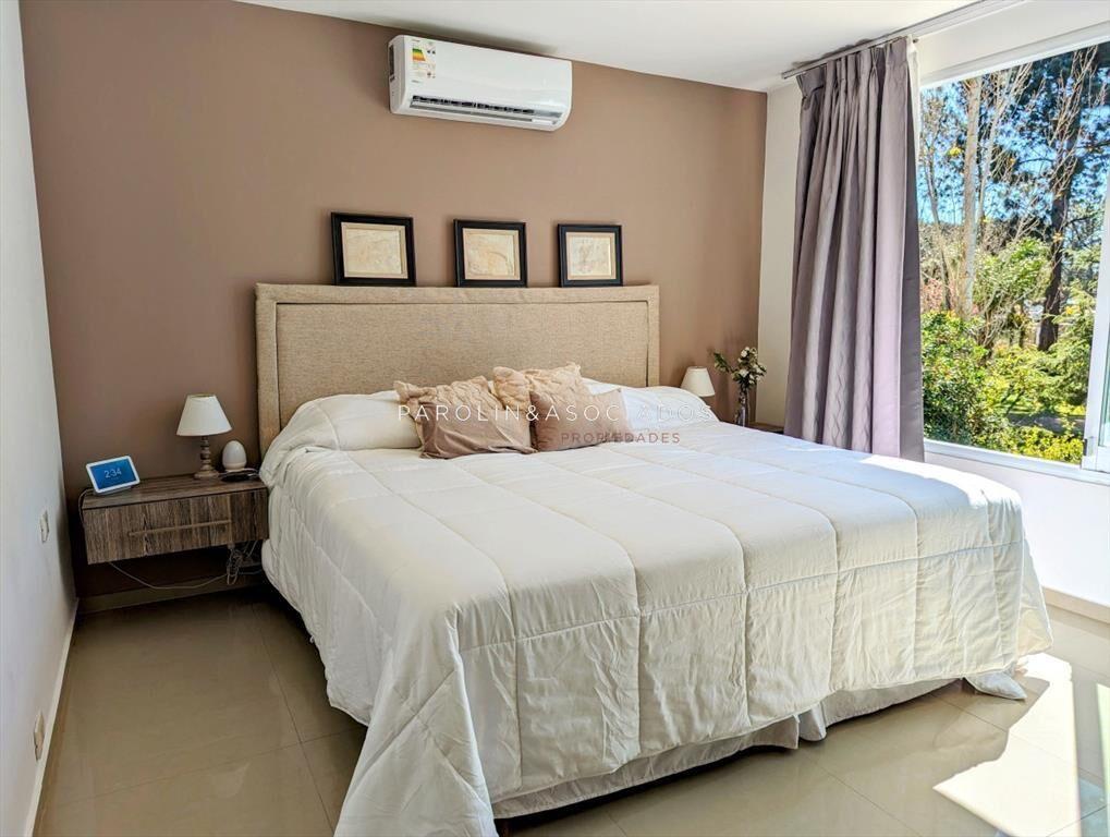 Hermosa casa en venta de 4 dormitorios en Punta