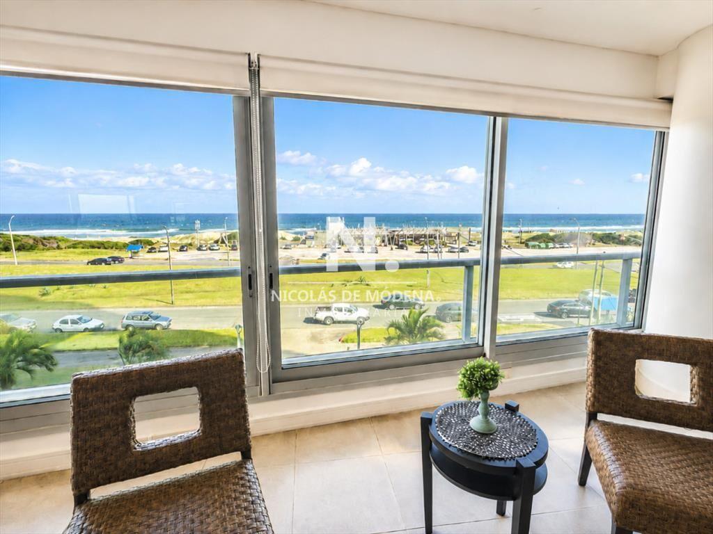 Apartamento de 3 y dependencia en torre de
