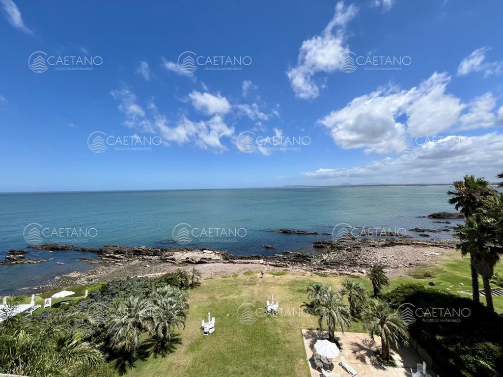 Apartamento en venta 3 dormitorios y dependencia