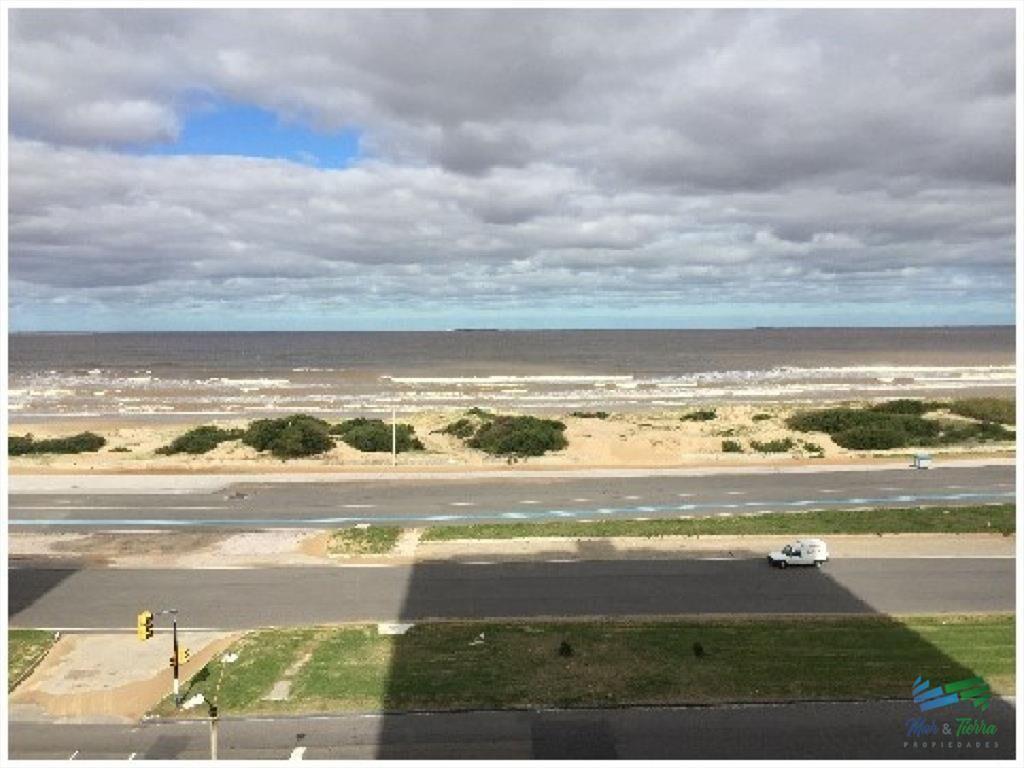 Apartamento en venta sobre Rbla., muy linda Punta