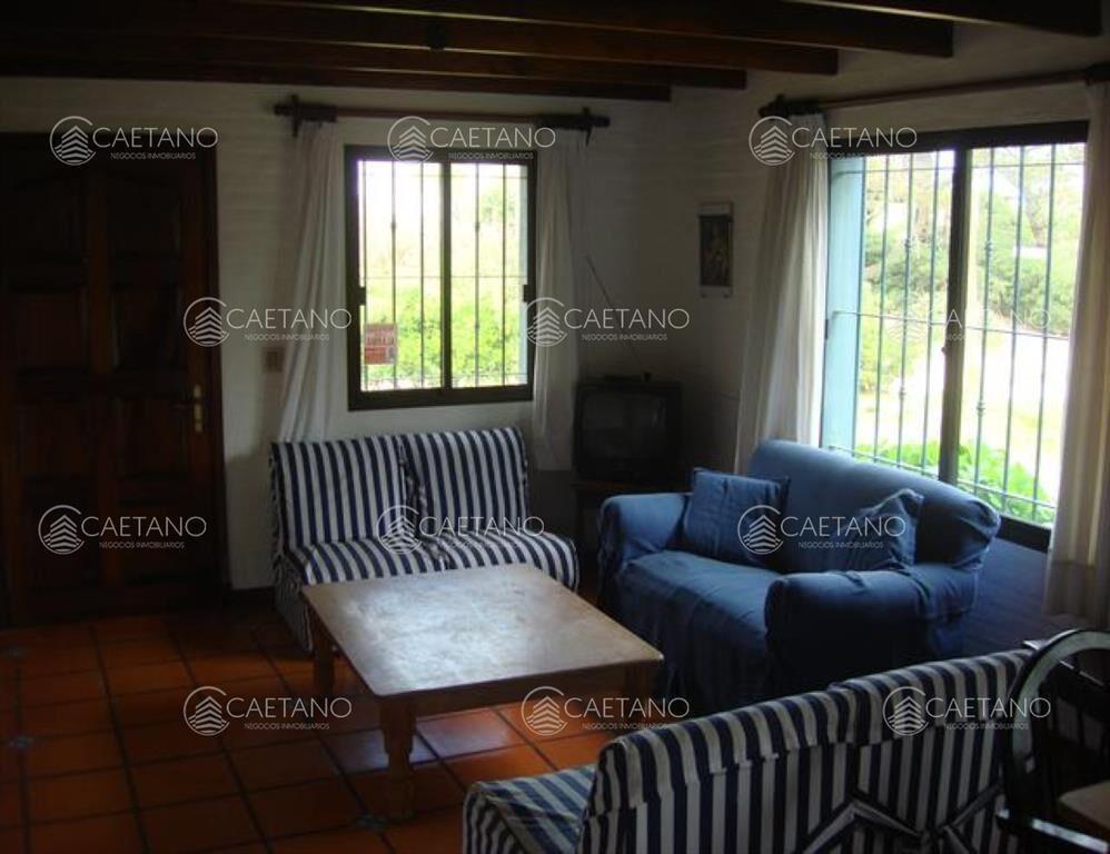 CASA EN PROPIEDAD HORIZONTAL, EN ZONA DE TIO TOM
