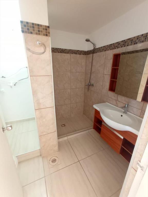 Imperdible local + 2 aptos en Rbla Chile 2 padrones 924 m2!