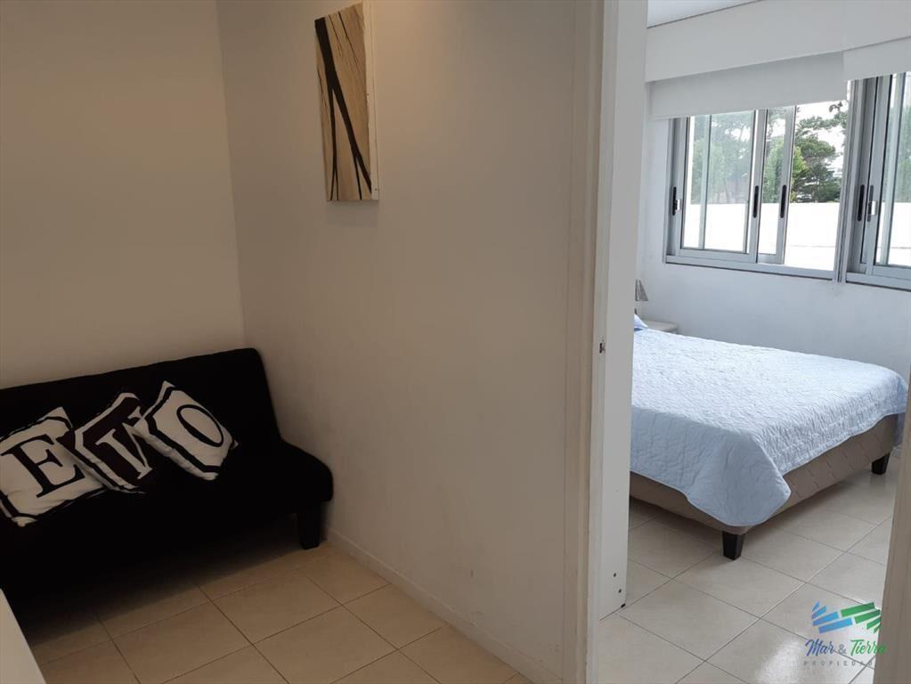 Vendo apartamento 1 dormitorio, edificio con servicios, en