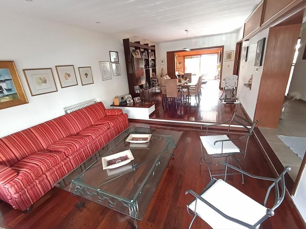 Venta Casa. 4 Dor, estar c/hogar, fondo con parrill, gje x3