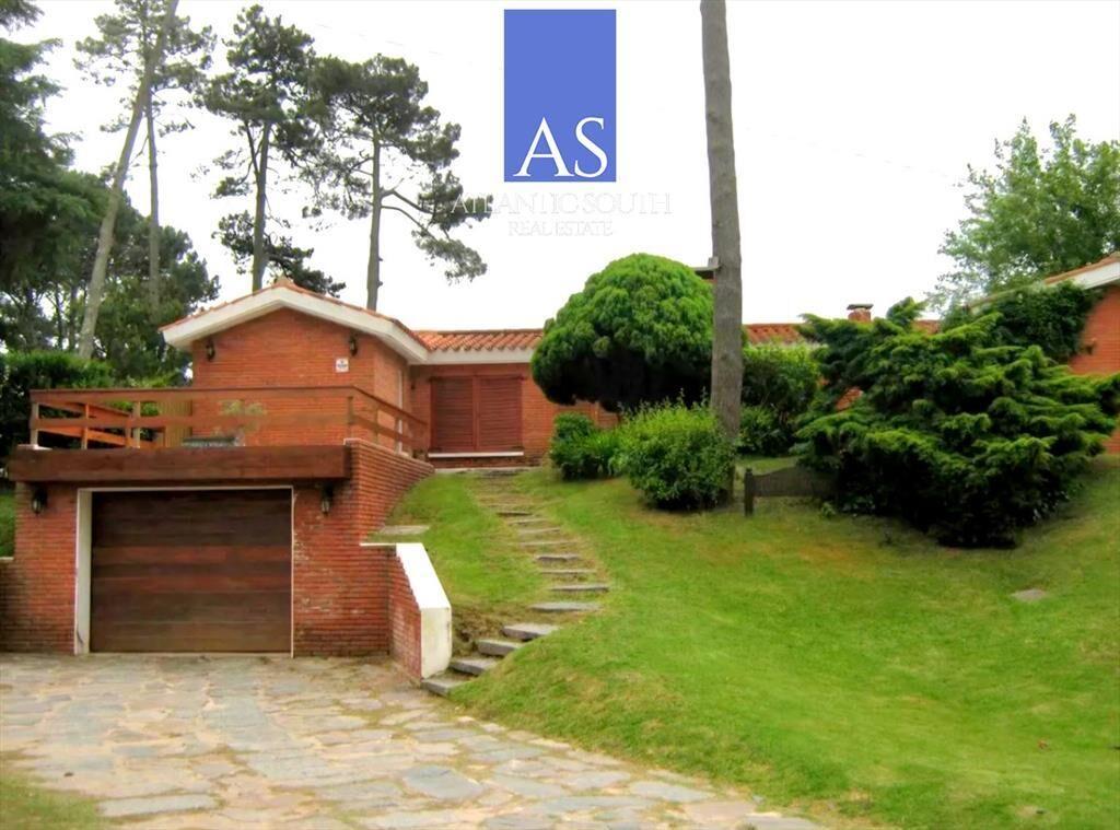 Casa 4 dormitorios con terreno jardines de zona