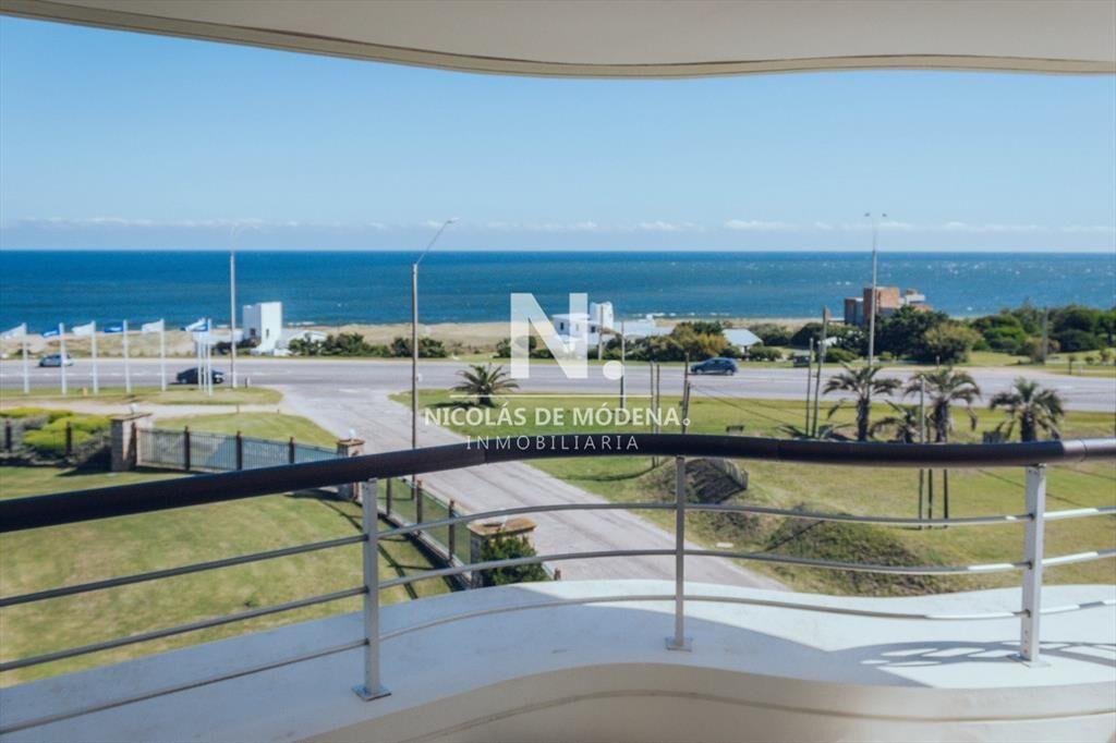 Excelente Penthouse 4 dormitorios en Venta Frente al Mar -