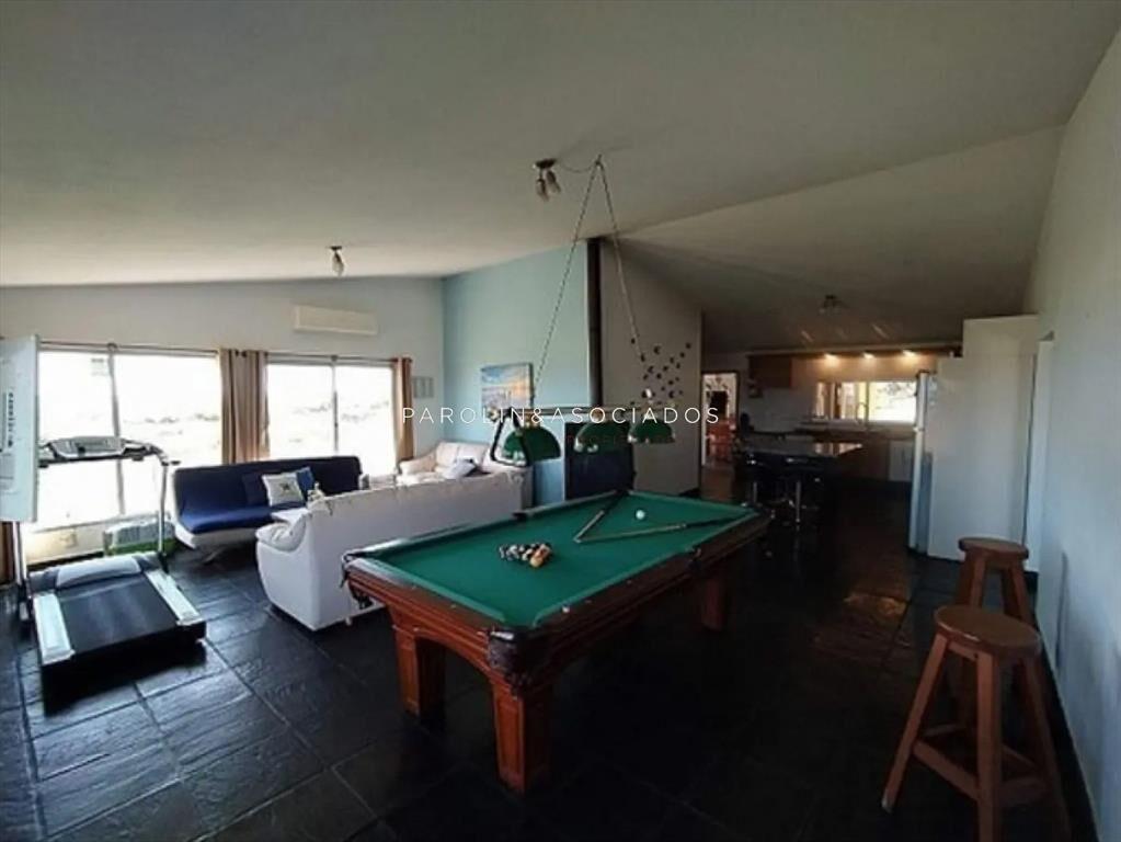 Excelente casa en venta frente al mar en Barra de