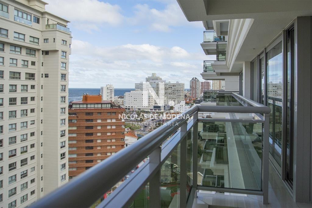 Venta Apartamento 3 dormitorios en torre de zona