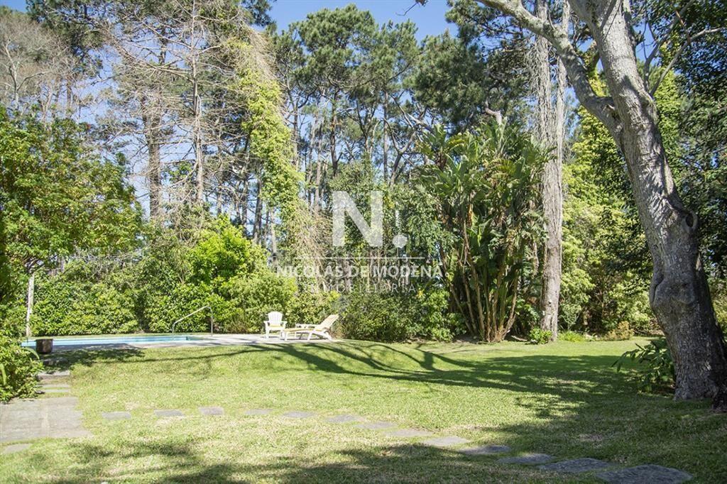 VENDE CASA DE 3 DORMITORIOS EN PLAYA MANSA, CON