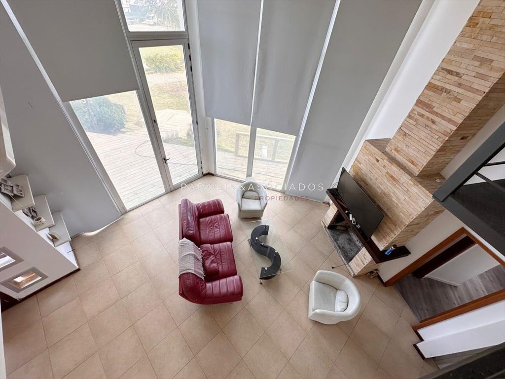 Excelente casa en venta de 5 dormitorios en Punta