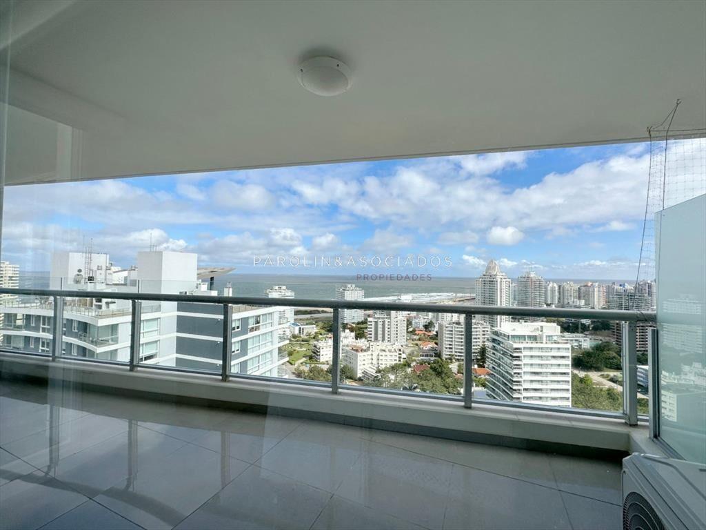 Apartamento de 3 dormitorios en suite en venta en Torre One