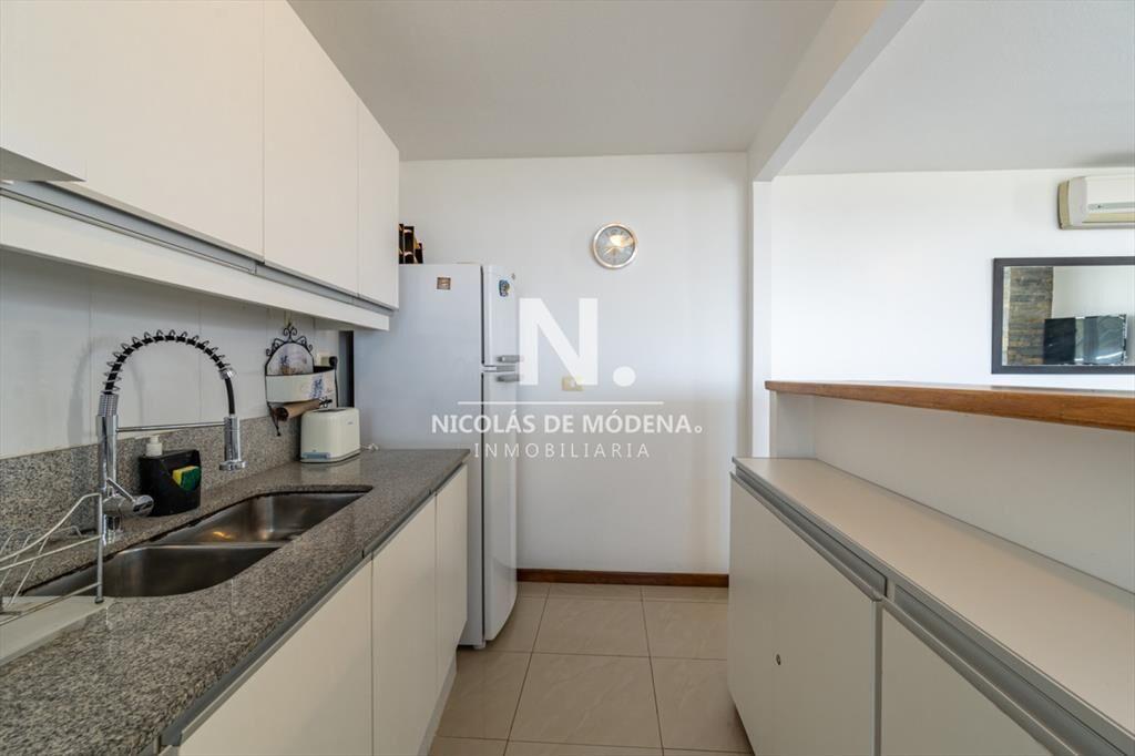 Vende apartamento a metros del mar, de 2 en Punta
