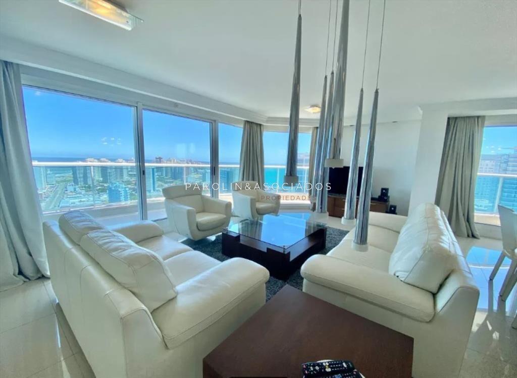 En venta apartamento de 3 suite y dependencia en