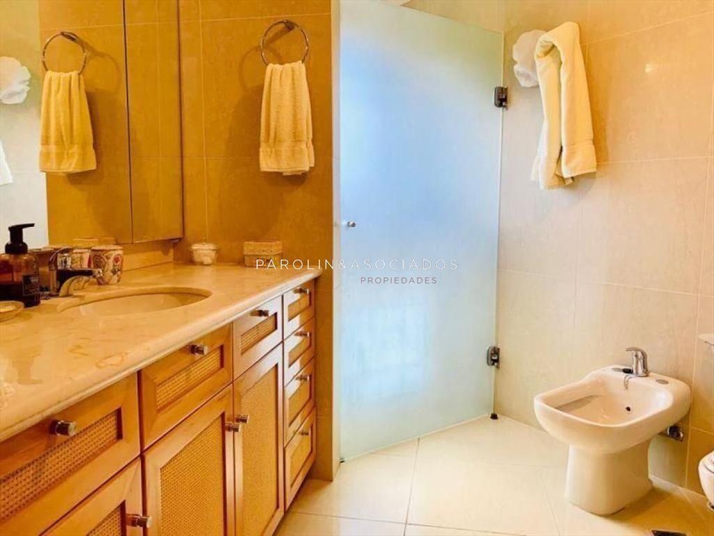 Casa en venta de 5 dormitorios en Country, Punta