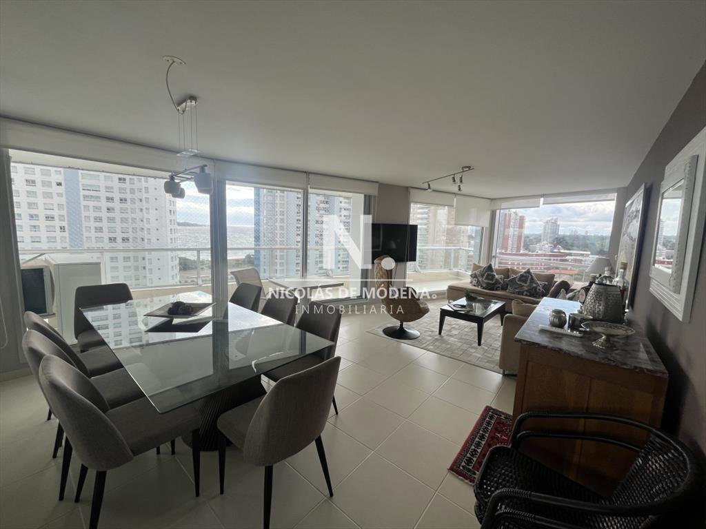 Apartamento en Venta de 3 dormitorios con en del