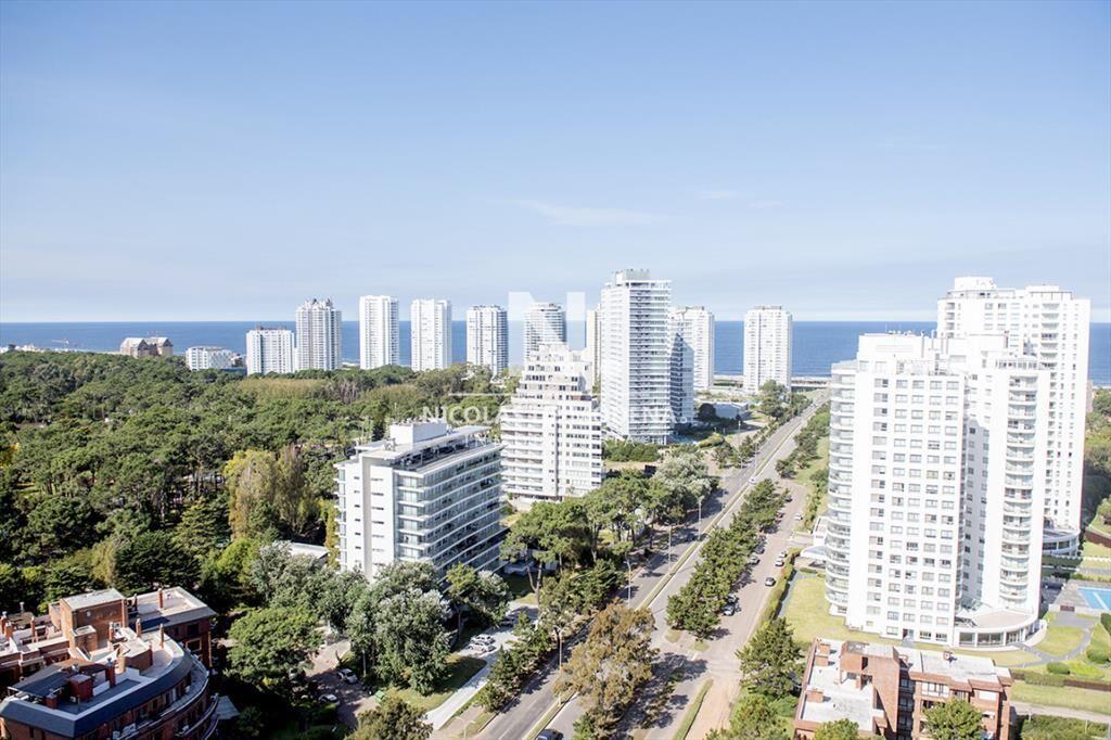 Departamento a estrenar a pasos de Punta