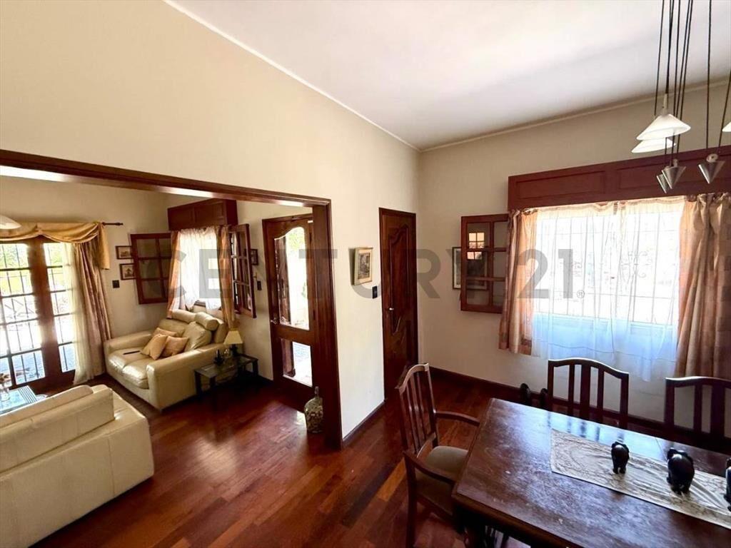 Venta casa esquina con piscina, Parque Batlle, ACEPTA BANCO
