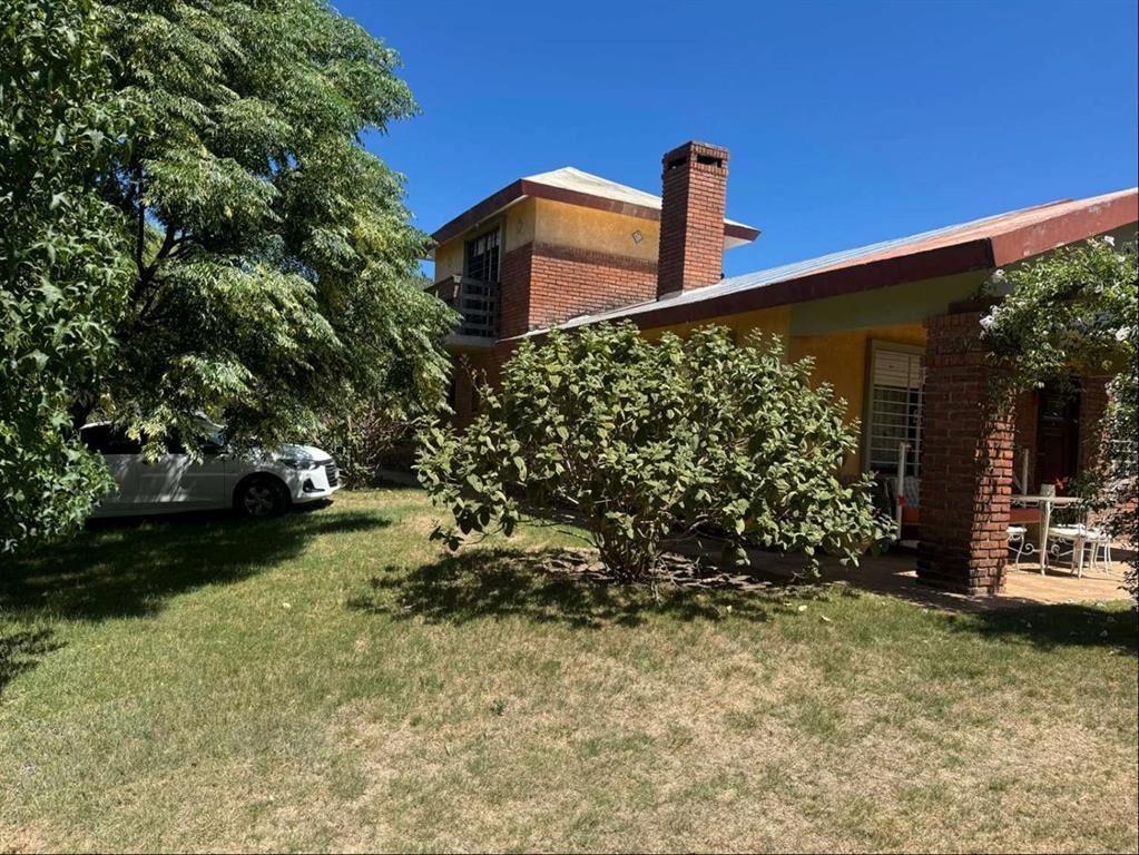 Venta de Casa de 3 dormitorios mas Apto en Atlántida