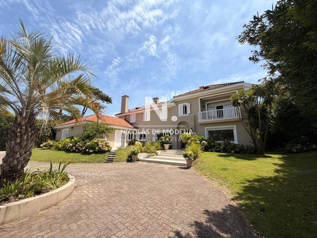 Casa en Venta de 5 dormitorios en el Golf , Punta del este