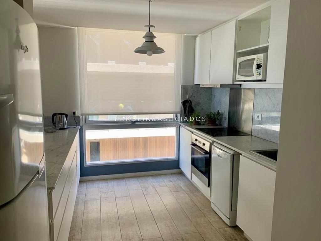 Apartamento en venta de tres dormitorios frente