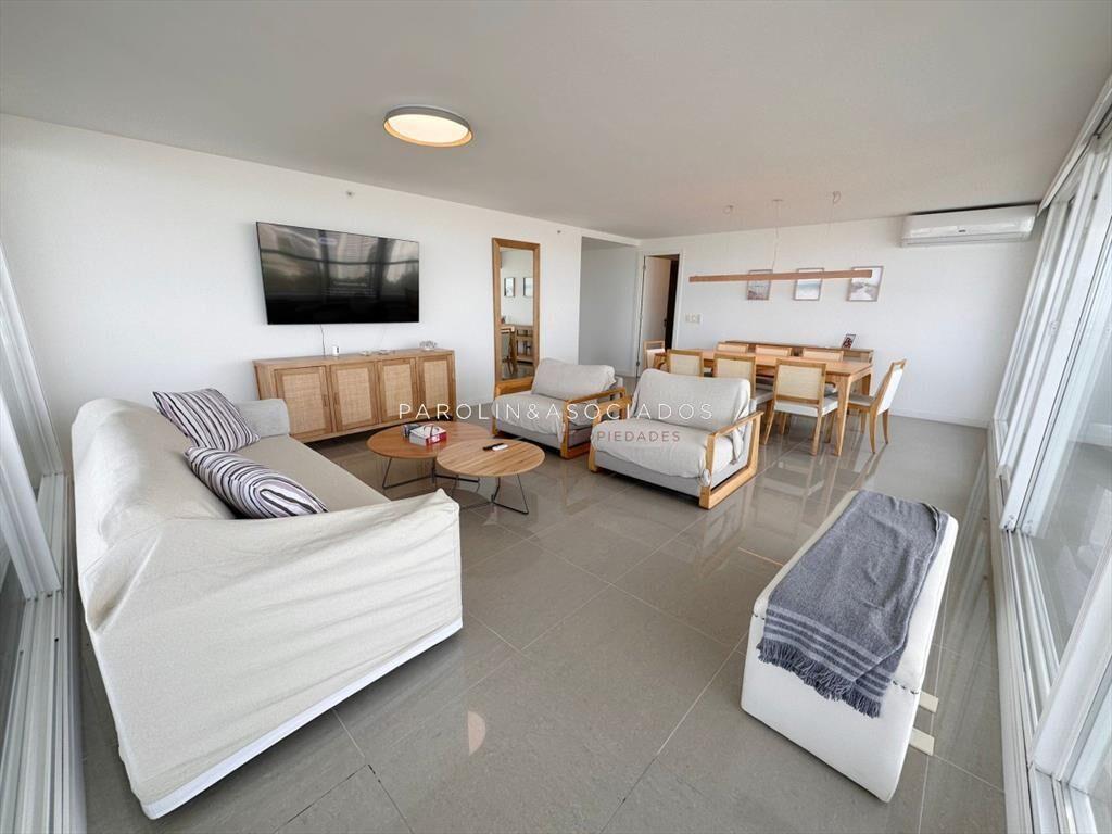 Apartamento de 3 dormitorios en suite en venta en Torre One