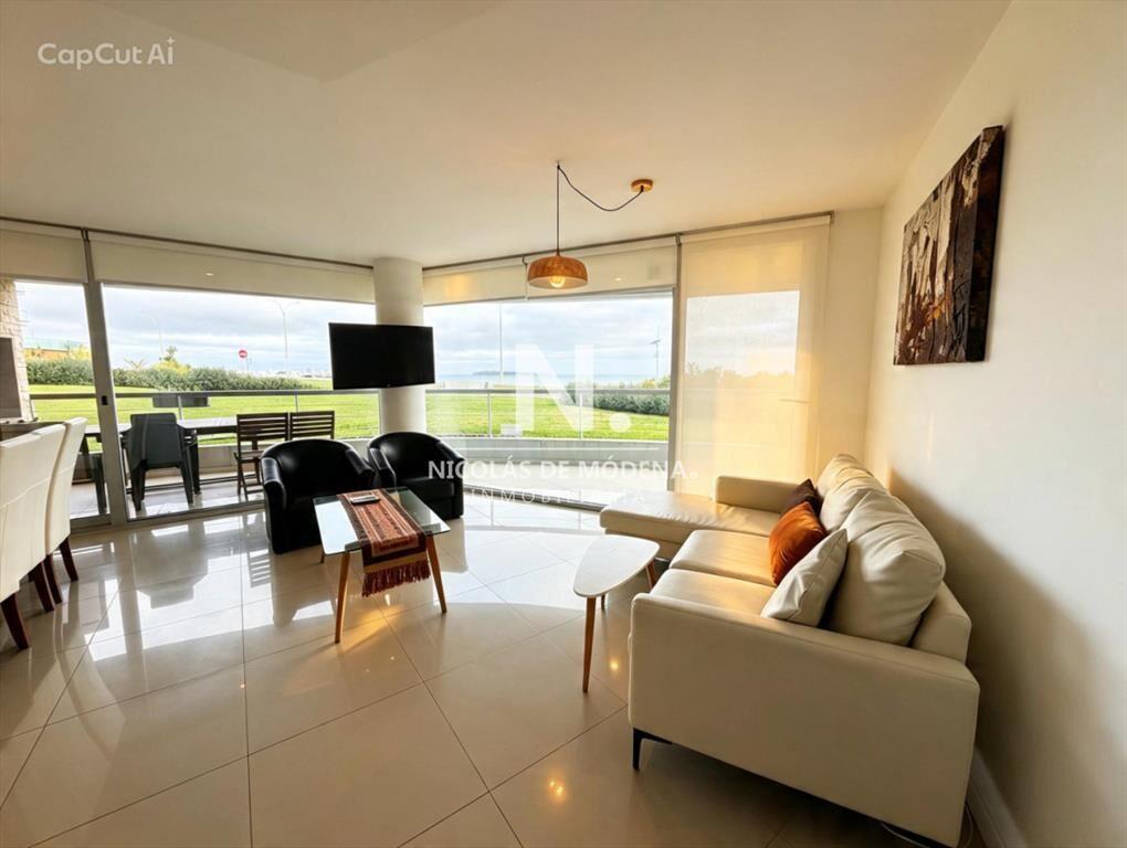 Apartamento en primera linea playa mansa, 3 dormitorios