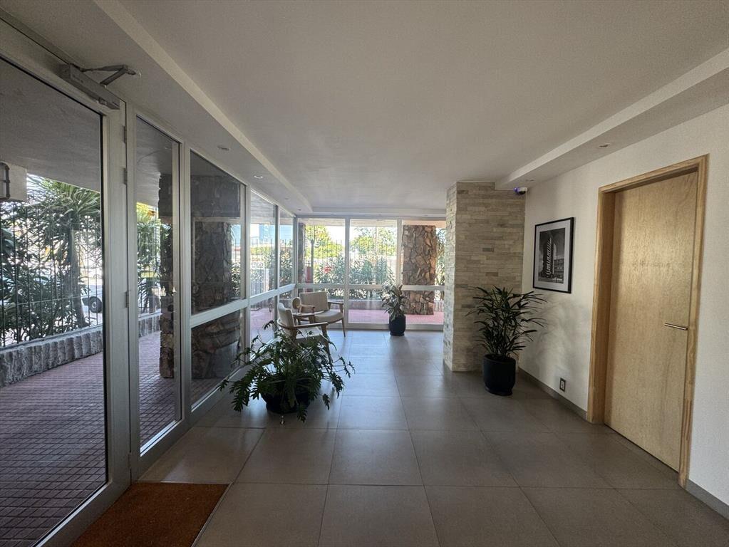 Piso alto, excelente vista y luminosidad, muy comodo.