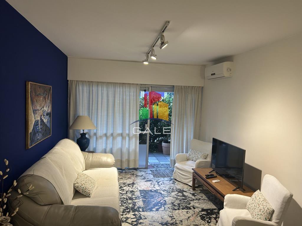 Hermoso apartamento estilo casita a una cuadra del mar.