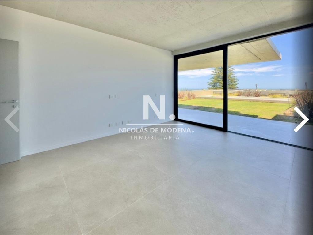 Vende apartamento de 3 dormitorios con amplios al