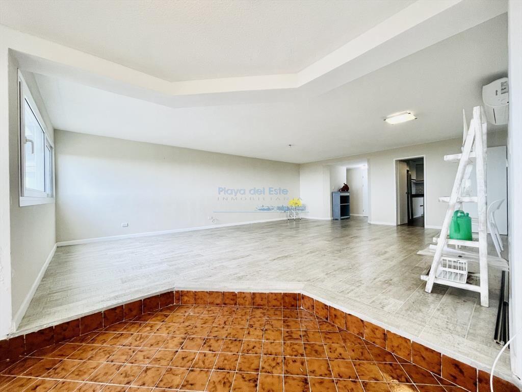 Venta y alquiler anual de amplio apartamento de