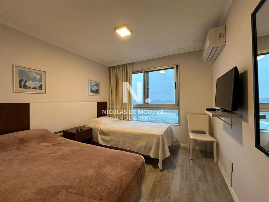 Penthouse de 3 dormitorios en venta a metros de