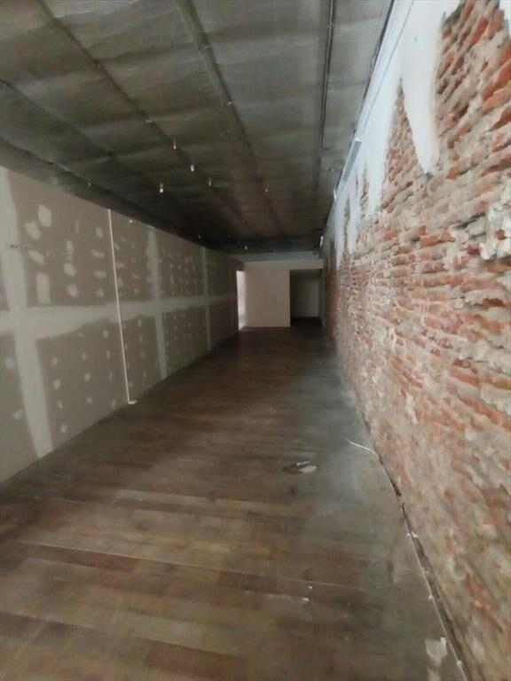 Sarandi y 33, 220 m2, doble altura, 7 mts de frente , nuevo