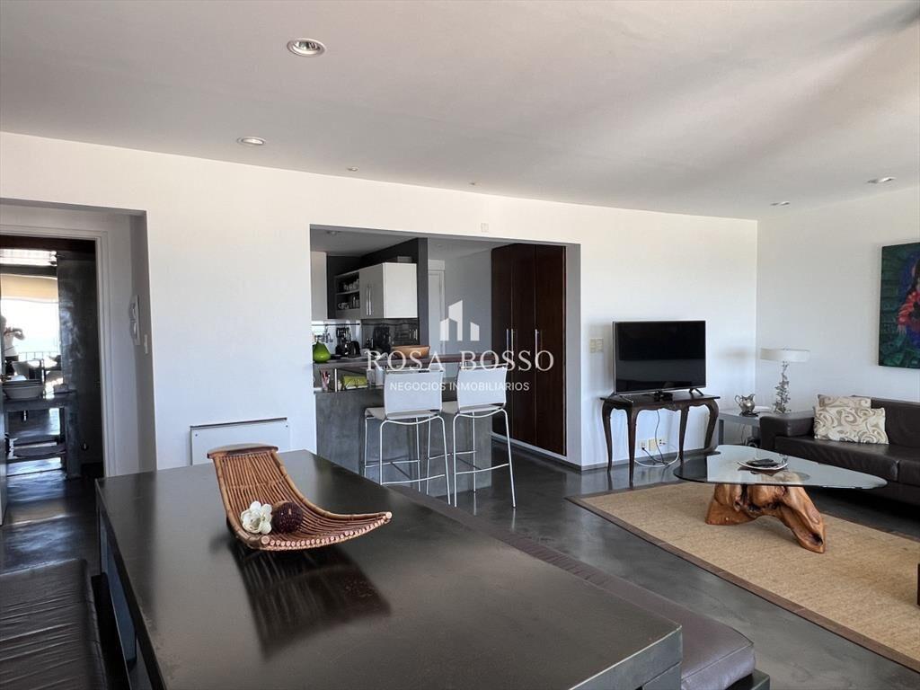 VENTA,1 dormitorio, 2 baños, con amplio living