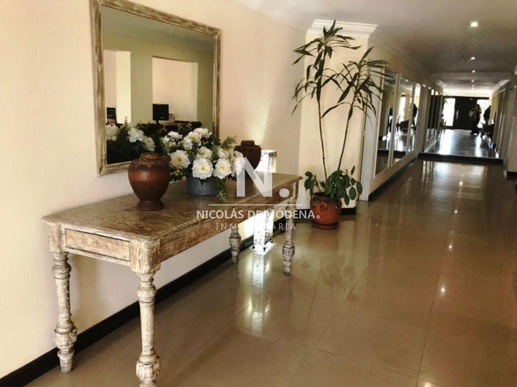 Apartamento en Primera linea, Playa mansa, 2 dormitorios *