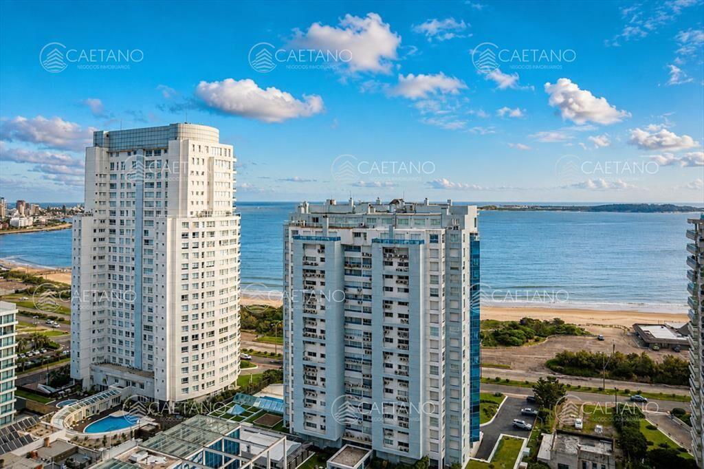Departamento de 3 dormitorios en venta a pasos del mar. Gal