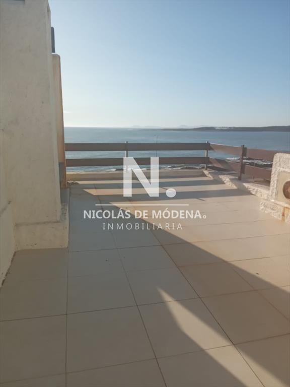Vende Apartamento de 4 dormitorios,  Punta del