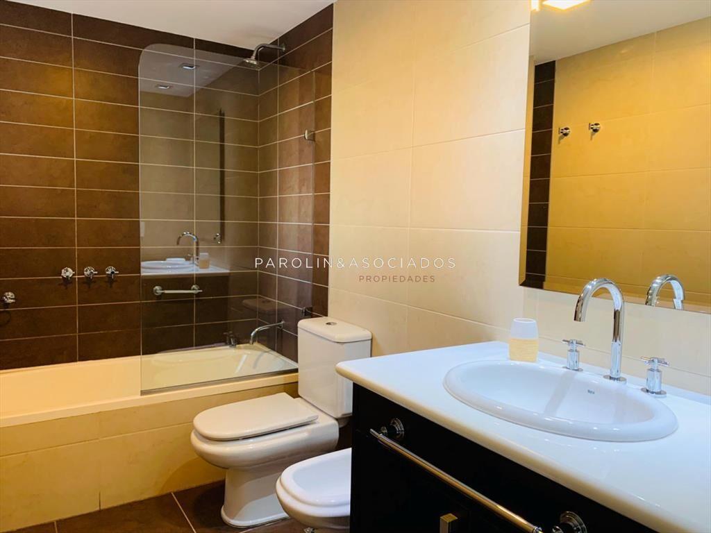 Apartamento de 4 dormitorios en venta en torre